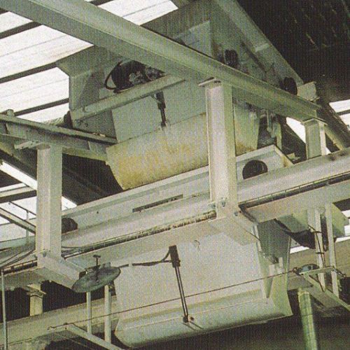 Bennes à béton mobile, bennes aériennes par retournement sur mono ou bi-rails, ainsi que des bennes avec vidange par le fond avec simple ou double vanne