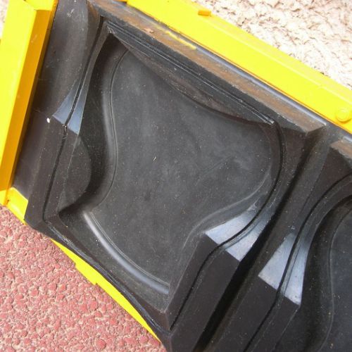 Moules silicone pour produits en béton d'environnement, assainissement et bâtiment (production en démoulage différé).