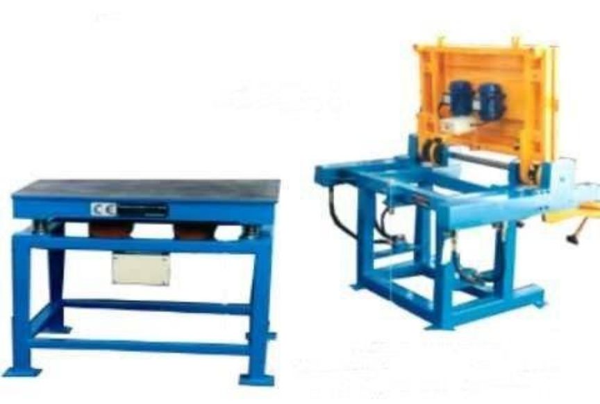 Tables vibrantes spéciales avec système de démoulage par retournement